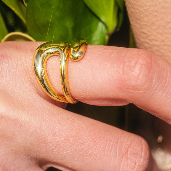 Abstract Swirl Ring